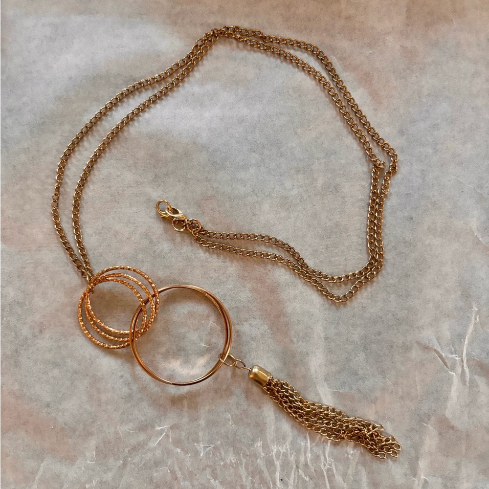 Gold tone costume jewelry necklace.